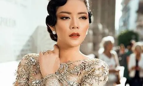 Lý Nhã Kỳ khoe "đập hộp" hàng hiệu không kém Ngọc Trinh